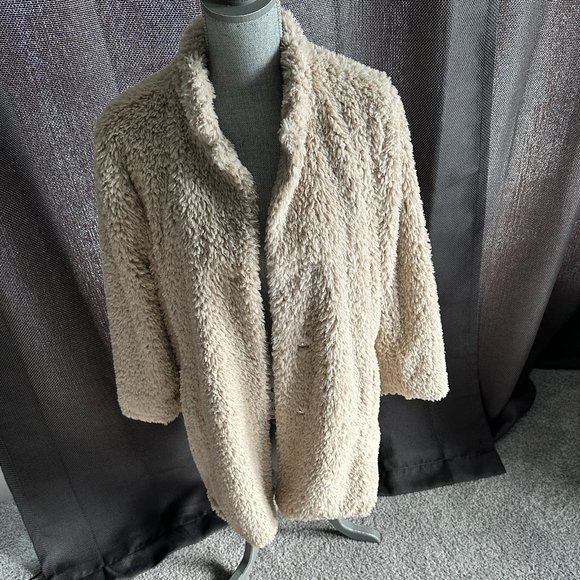 Sherpa Style Cream Colored Faux Fur Coat - Picture 6 of 13